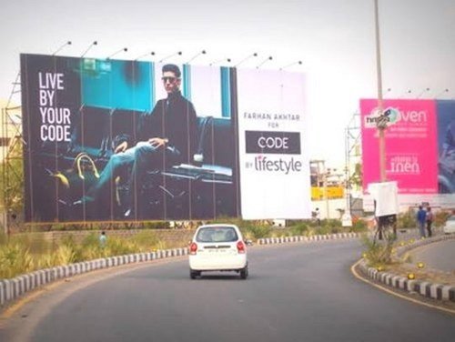 OOH advertising captures attention with bold visuals in high-traffic areas, ensuring brand visibility and lasting impact.