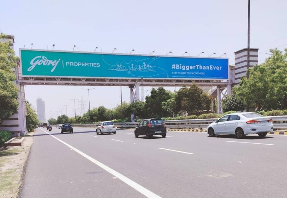 Top billboard advertising companies in Noida delivering bold, high-visibility campaigns to boost brand awareness and audience reach.