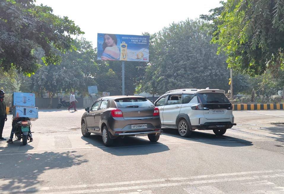 Unipole Advertising in Gadarpur Market, Sectar 104 - Noida