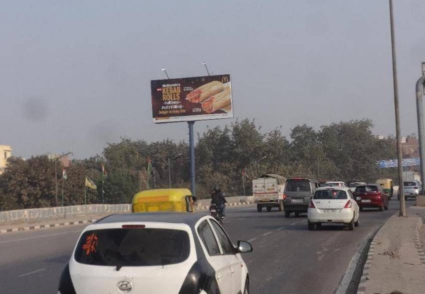 Unipole advertising in G.T. RD SHAHDARA delhi - Delhi