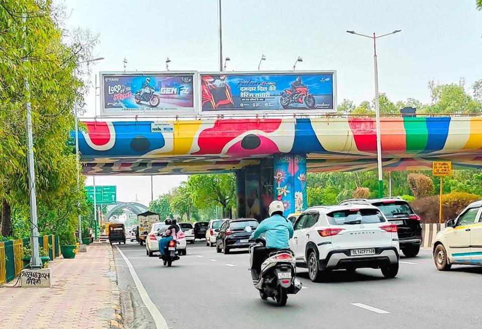 Hoarding Advertising towards Noida Exit, Sectar 14 - Noida