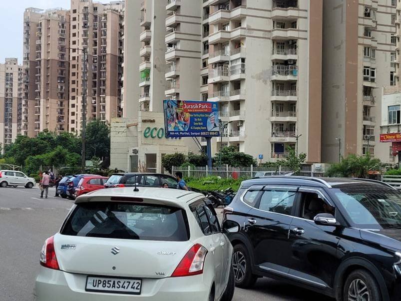 Top Hoarding Advertising Companies in Noida offering high-impact outdoor ads, expert execution, and end-to-end campaign management.