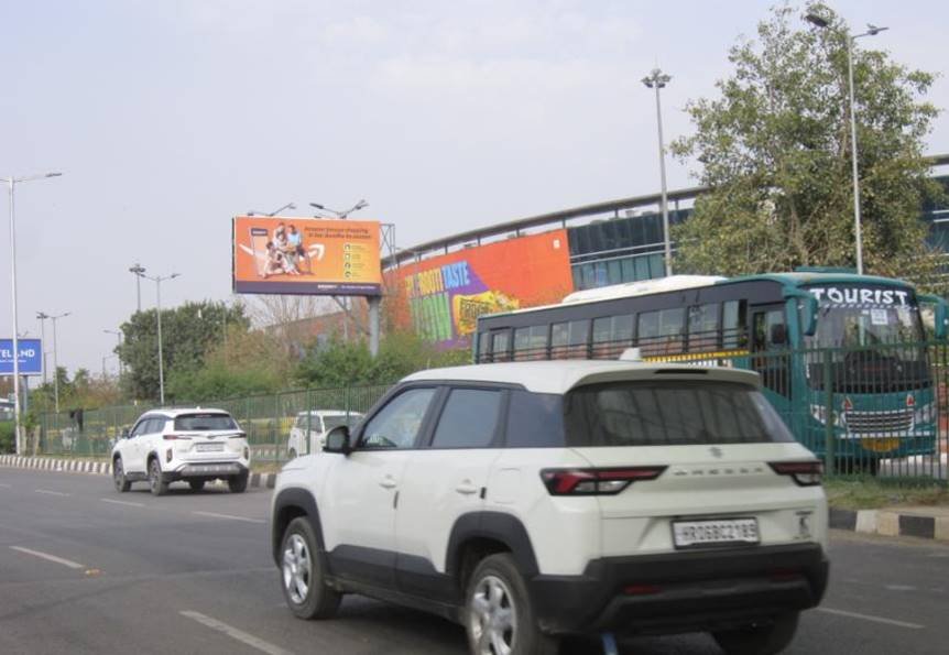 Unipole branding in Dwarka sector 21 NH-8 delhi - Delhi
