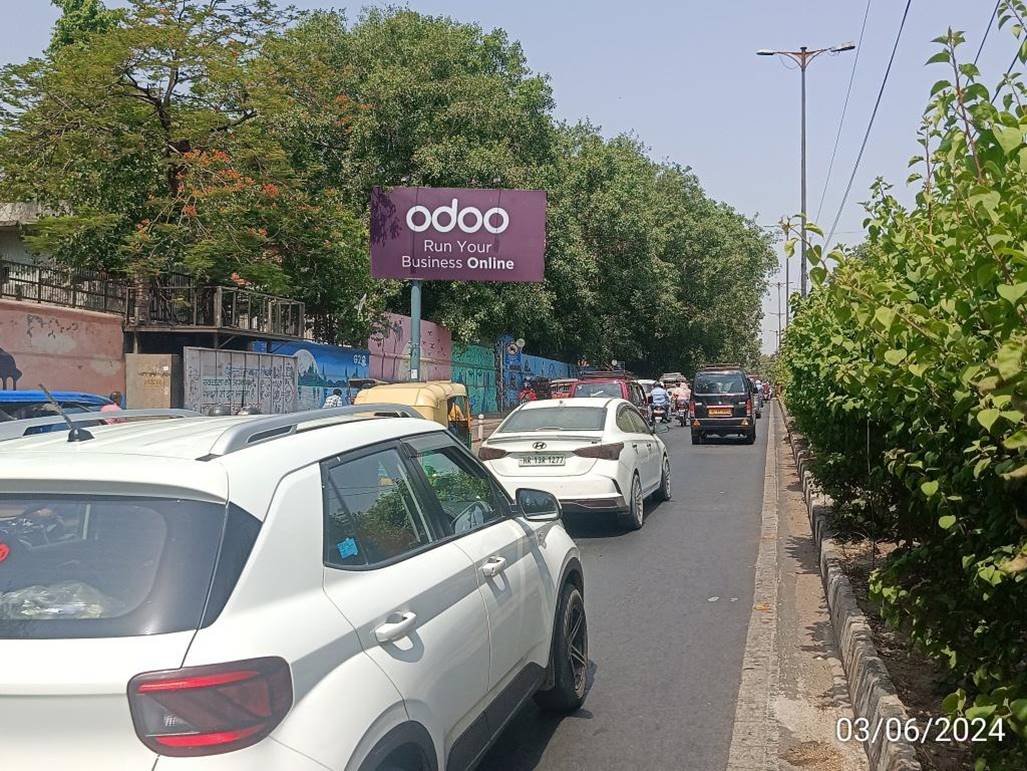 Highway hoarding advertising companies in Delhi offer premium visibility along major expressways and arterial roads, helping brands capture high-speed attention and massive daily footfall.