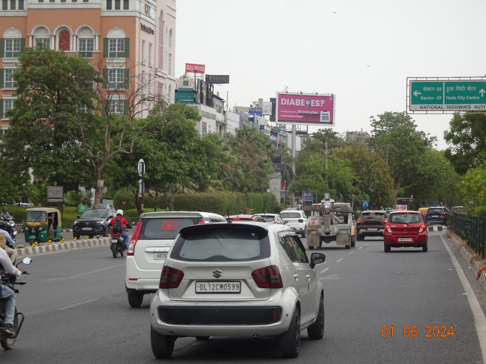 Unipole Advertising in NH8 towards Huda City Centre, Gurugram - Gurugram