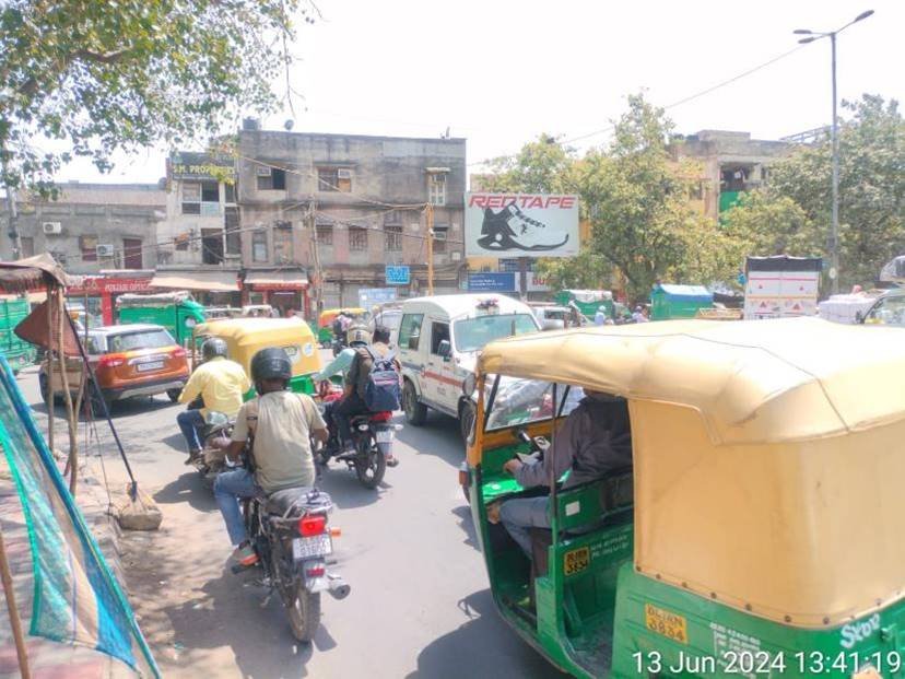 Highway hoarding advertising companies in Delhi offer premium visibility along major expressways and arterial roads, helping brands capture high-speed attention and massive daily footfall.