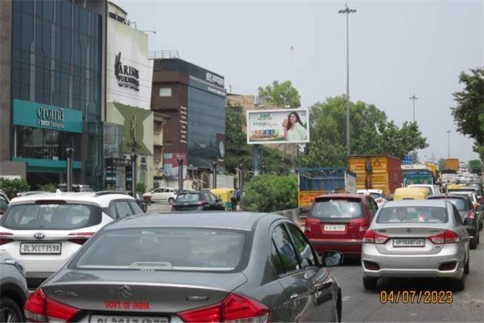 Top outdoor advertising companies in Delhi deliver strategic OOH solutions—hoardings, kiosks, gantries, and more—to boost your brand's street-level visibility.