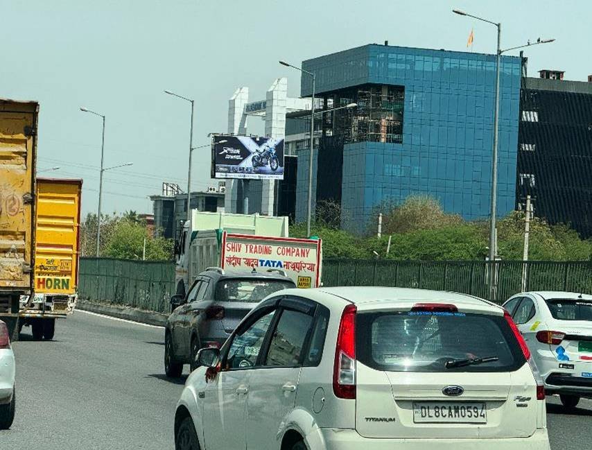 Unipole advertising in Hero Honda Chowk, NH-48 gurugram - Gurugram