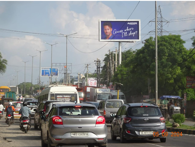 Unipole Advertising in Outside paras Quartier, Gurugram - Gurugram