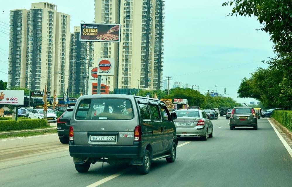 Highway Hoarding Advertising in Paras Trinity, Gurugram - Gurugram