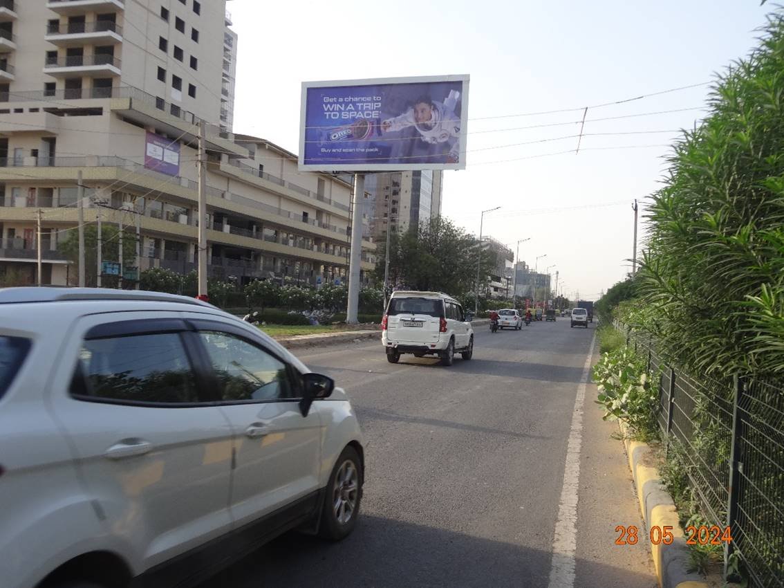 Hoarding Advertising near Reach 3 Roads - Gurugram