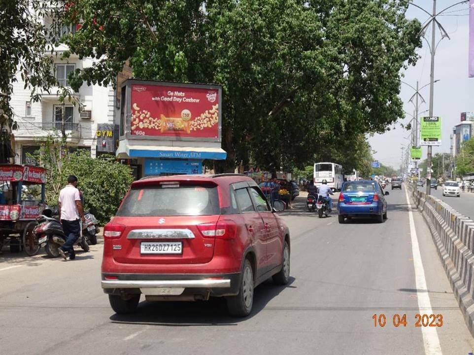 Hoarding Advertising in Sector 14 Outside Apollo, Gurugram - Gurugram