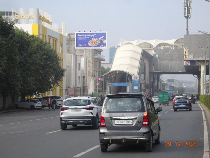 Unipole advertising in Sector 43 gurugram - Gurugram