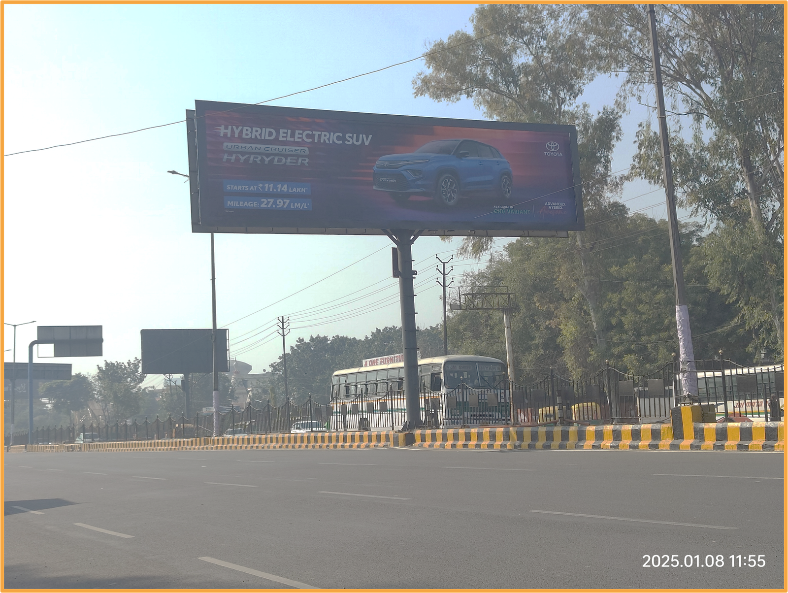 Unipole advertising companies in Ghaziabad offer premium vertical billboard solutions placed on highways, flyovers, and main intersections.