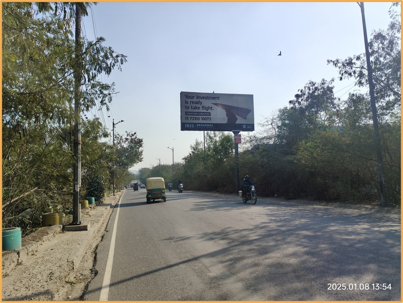 Unipole advertising companies in Ghaziabad offer premium vertical billboard solutions placed on highways, flyovers, and main intersections.
