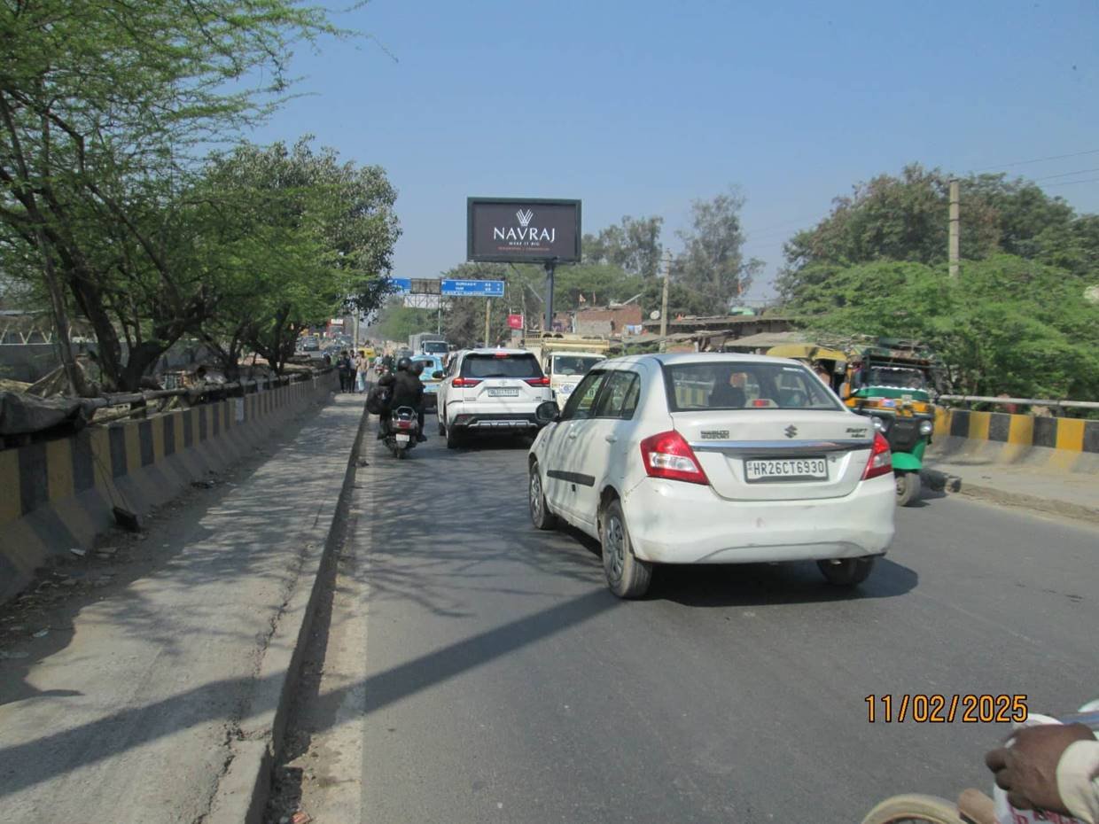 Hoarding Advertising in Mathura Road, Faridabad - Faridabad