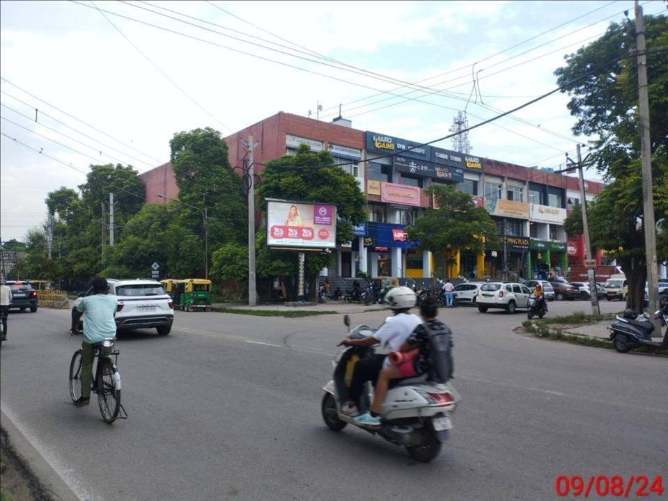 Unipole Advertising Near Reliance Smart, Sectar 20 - Haryana