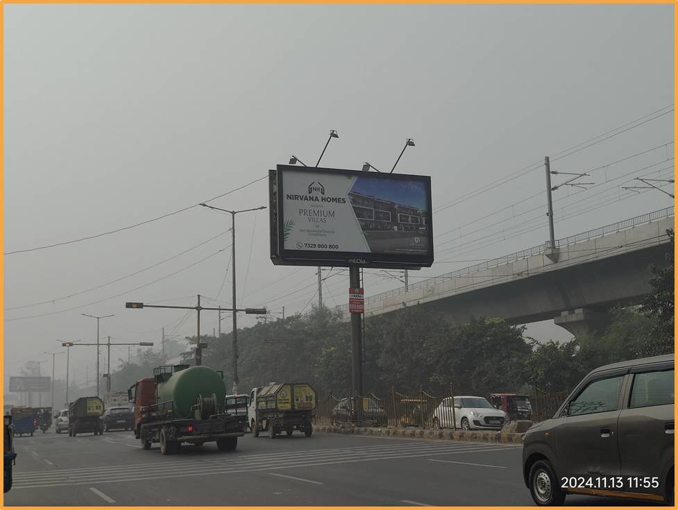 With Ghaziabad serving as a major gateway to Delhi and Uttar Pradesh, highway hoarding advertising companies in Ghaziabad have seen a surge in demand.