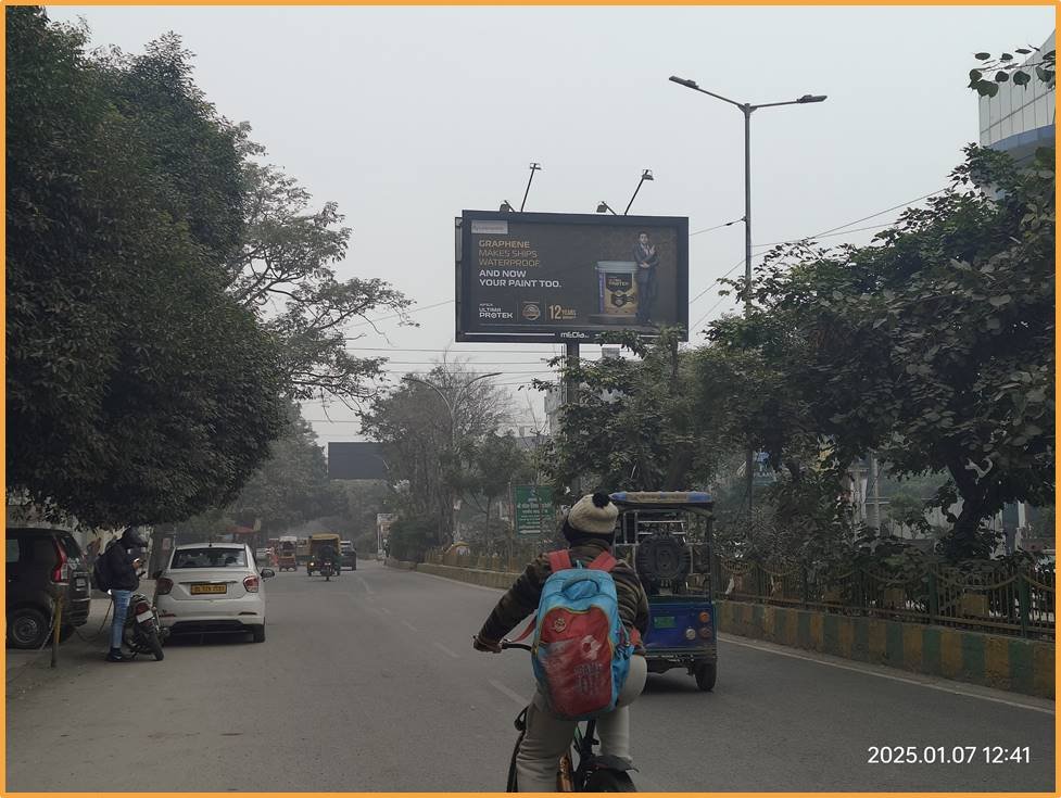 Hoarding advertising companies in Ghaziabad specialize in placing large-format hoardings in high-visibility areas like Indirapuram, Raj Nagar, Vaishali, and NH-24.