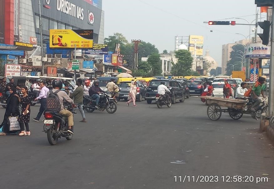 Burlington chauraha Fac Charbagh - Lucknow