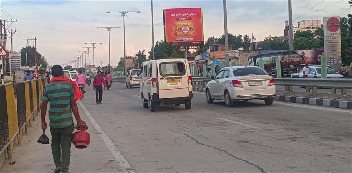Hoarding Advertising in near Sultanpur Road, Lucknow - Lucknow