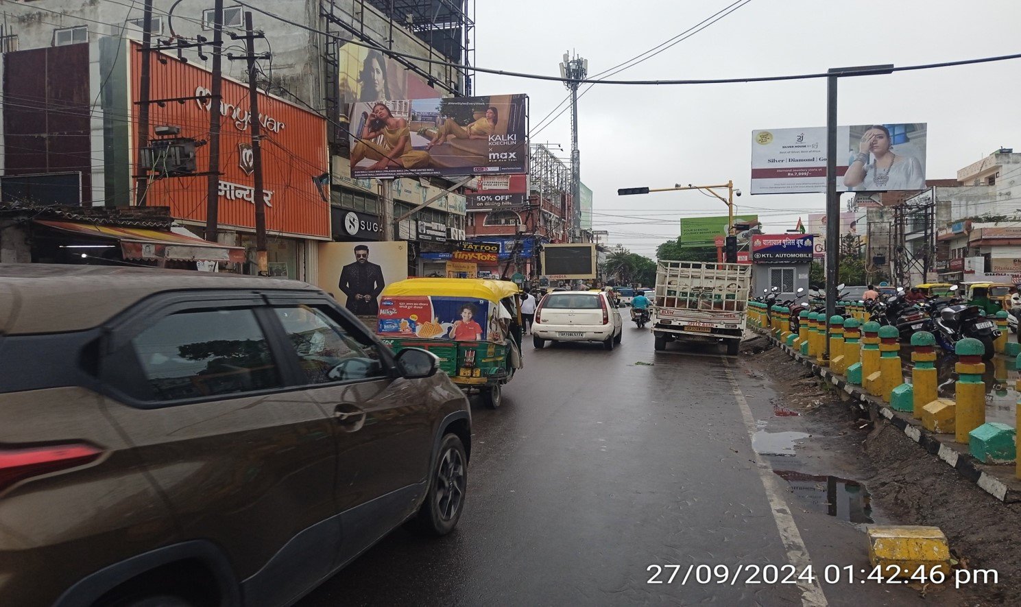 Unipole advertising in Gomti Nagar Patrakarpuram lucknow - Lucknow