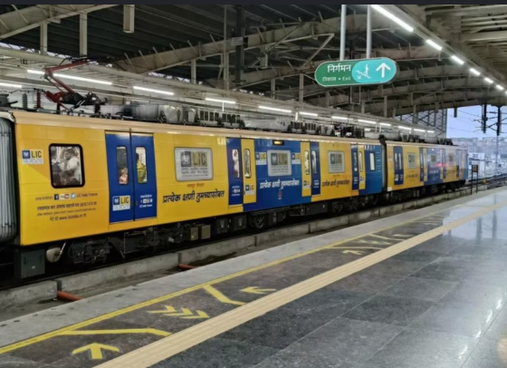 inside panel advertising in Dabri Mor – Janakpuri South , Delhi - 