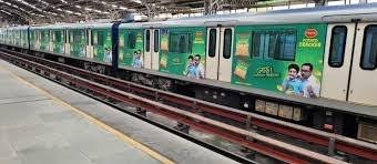 Full metro train advertising in Shobhabazar Sutanuti in Kolkata - 